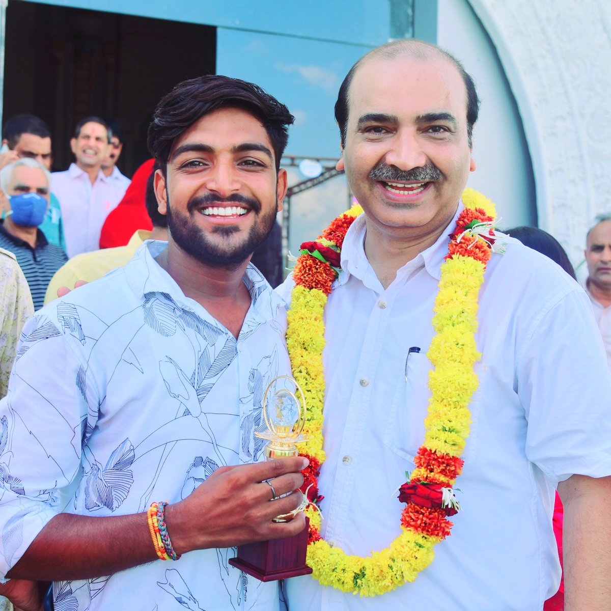 Sk__sharma__'s tweet photo. सफलता की लड़ाई अकेले ही लड़नी पड़ती है, सैलाब उमड़ता है जीत जाने के बाद।
@AshwiniUpadhyay 
:
:
:
:

#sksharma #जय_श्री_राम_सेना 
#ViratKohli #planecrash #snow #MissUniverse2022 https://t.co/XQk55qcFh8