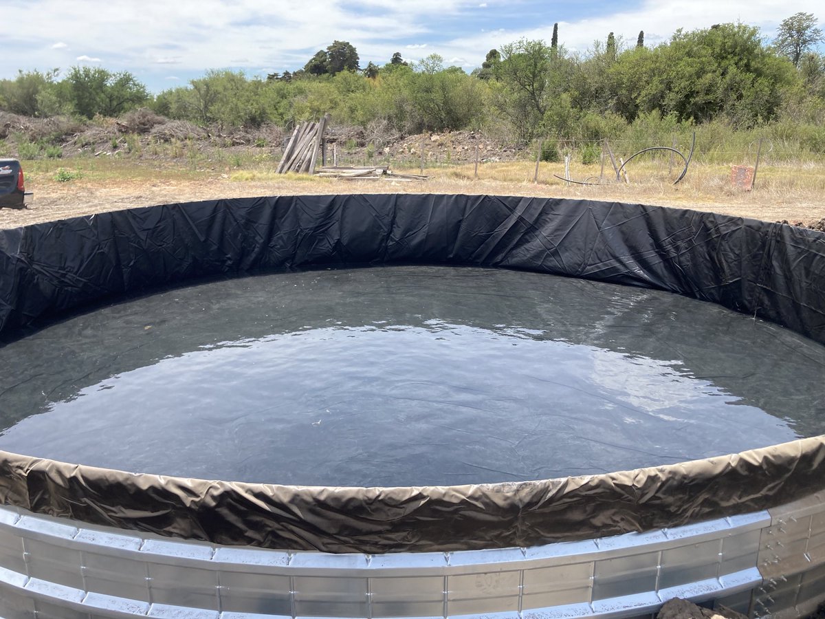 AguGabriel10's tweet photo. Instalación de agua 💧, 1.800 m de caños + piletas cada 300 m. Todo por gravedad 💪💪 https://t.co/WLHxtolH83