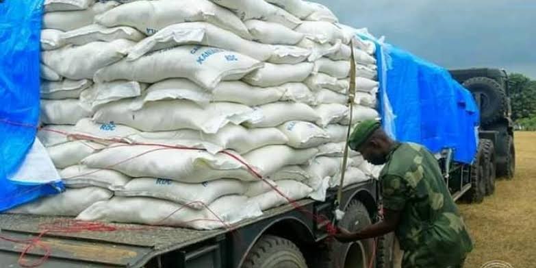 kapalangkatshia's tweet photo. Grace à Kanyama Kasese, les fonctionnaires de l'État peuvent désormais acheter le sac de farine de maïs à 18.000 Fc au lieu de 50.000 Fc
Bravo, des bonnes initiatives à encourager 👏👏👏 https://t.co/hoR3JyMC4c
