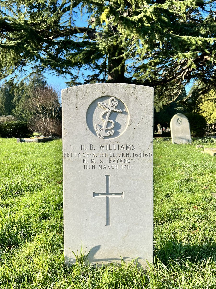 sheridanj's tweet image. Checking @CWGC headstones as part of the #EOHO project in Eastleigh Cemetery on a very beautiful frosty morning ❄️ @HelenR864