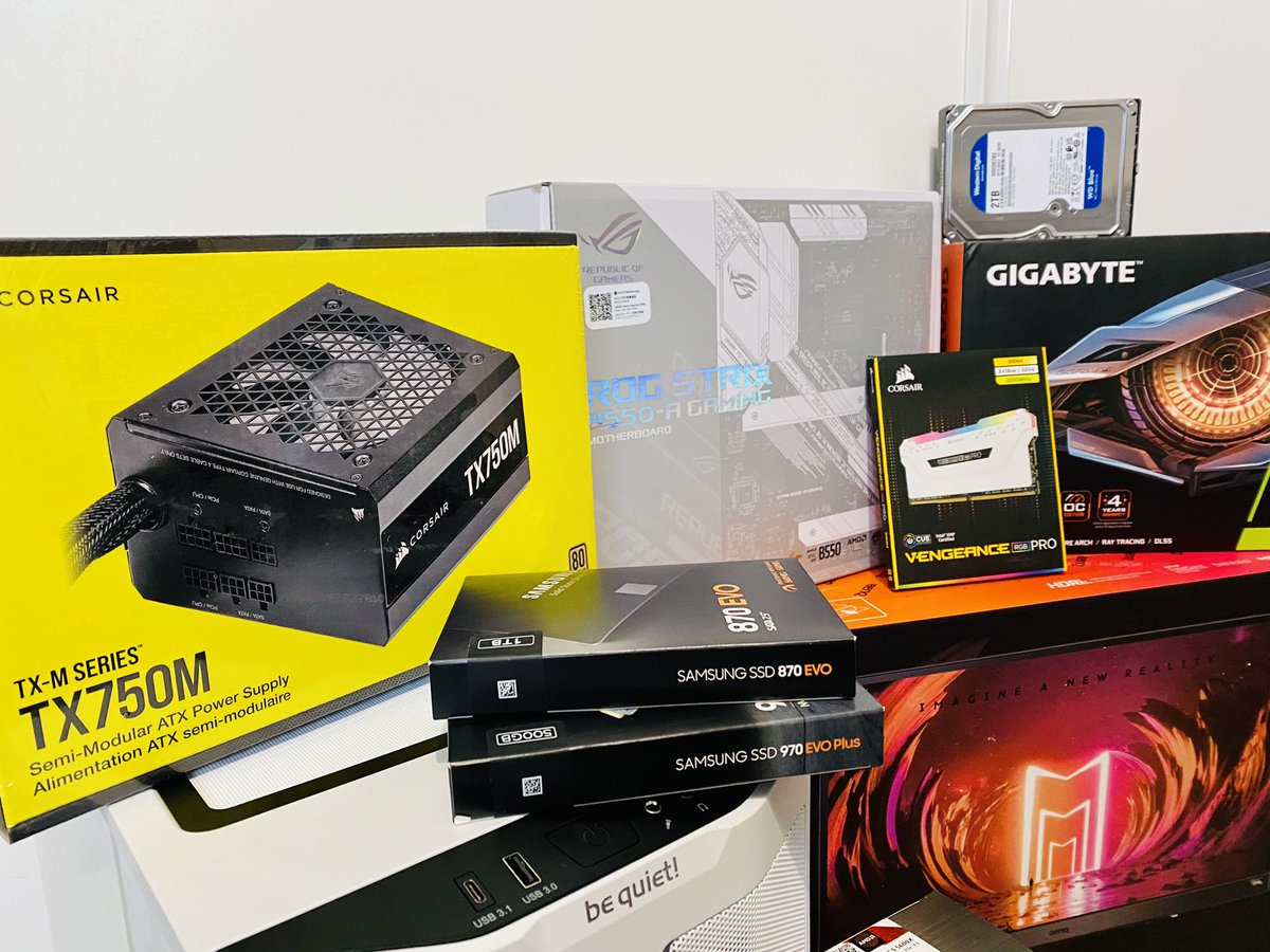 LadyNyaneko's tweet photo. Il est là ! Le nouveau #setup pour le #stream ! 🥰
Que de la qualité ! Fini les transitions qui rames 😂 #HogwartLegacy me voilà !
#asus #nouvelleconfig #setupstream #streamer https://t.co/N8xbVo7jC8