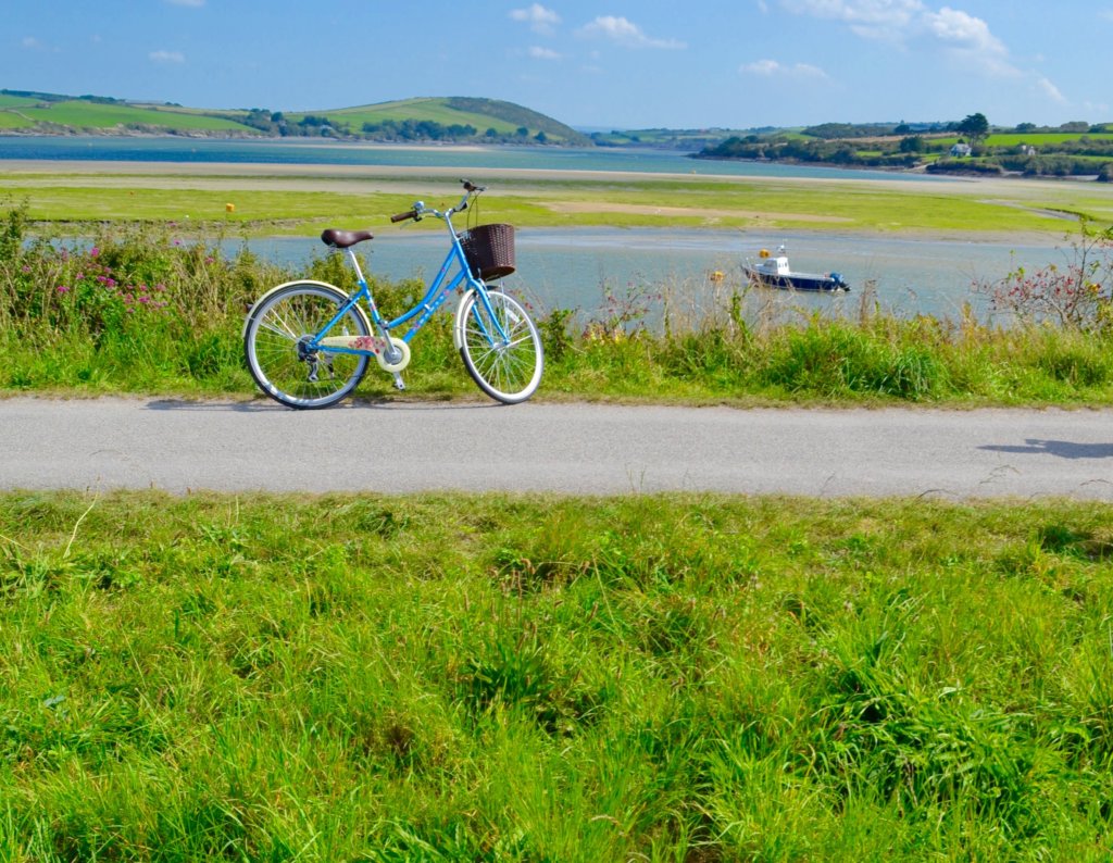 Sea and Cycle 🚴‍♀️

Come and explore the north Cornish coast on two
wheels.
Enjoy a 3-night bed and breakfast break for two people
including a 1-night, 1 course dinner in our Shorecrest
Dining room.