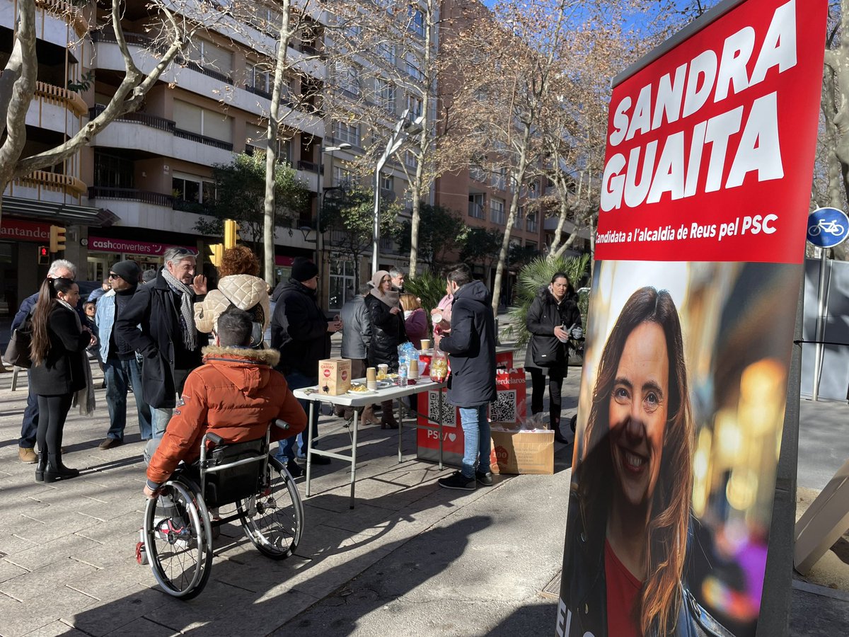 pscreus's tweet photo. 👉 Sempre escoltant-vos per conèixer a fons les vostres #propostes! Avui ha estat el torn del barri #MareMolas

👏 Gràcies a totes les #persones que heu vingut al Vermut amb la Guaita per exposar les vostres inquietuts i propostes de millora. Junts transformarem #Reus https://t.co/FmARcUhahF