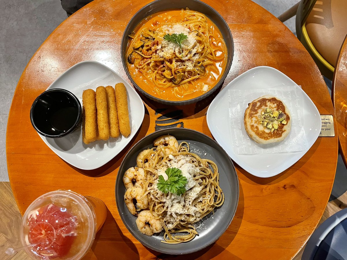 norlinkarim's tweet photo. Dinner w/ my baby girl. Pasta, cheese sticks and pistachio hotteok. I hope my #WAPmembers &amp; #BTS moots are eating well this long holiday weekend. 
Happy Year of the 🐇 to those who celebrate https://t.co/lOXqVyipl7