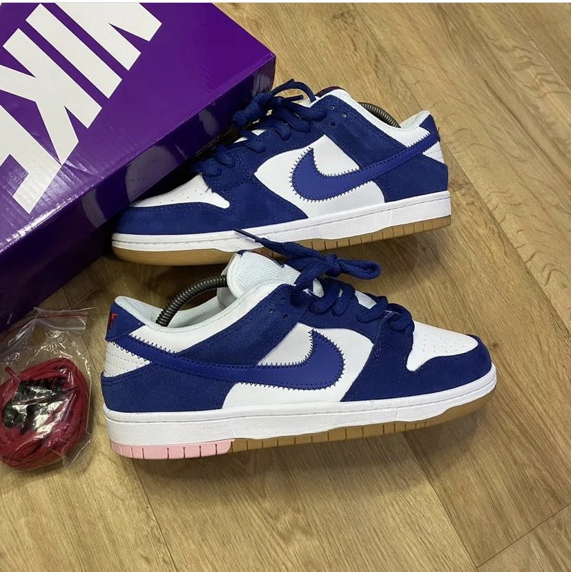bluehavensft's tweet photo. Dressed in a deep royal blue
Look out for the Nike Sb dunk low ‘La Dodgers”

Link in bio to check out our Instagram for more info 

Available in store 

#bhglobal #bluehavens #sneakersbybluehavens #onlinestore #sneakers #sneakerhead #businessgrowth #explorer https://t.co/7Hu90fzzK0