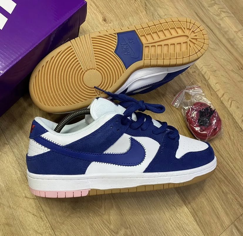 bluehavensft's tweet photo. Dressed in a deep royal blue
Look out for the Nike Sb dunk low ‘La Dodgers”

Link in bio to check out our Instagram for more info 

Available in store 

#bhglobal #bluehavens #sneakersbybluehavens #onlinestore #sneakers #sneakerhead #businessgrowth #explorer https://t.co/7Hu90fzzK0