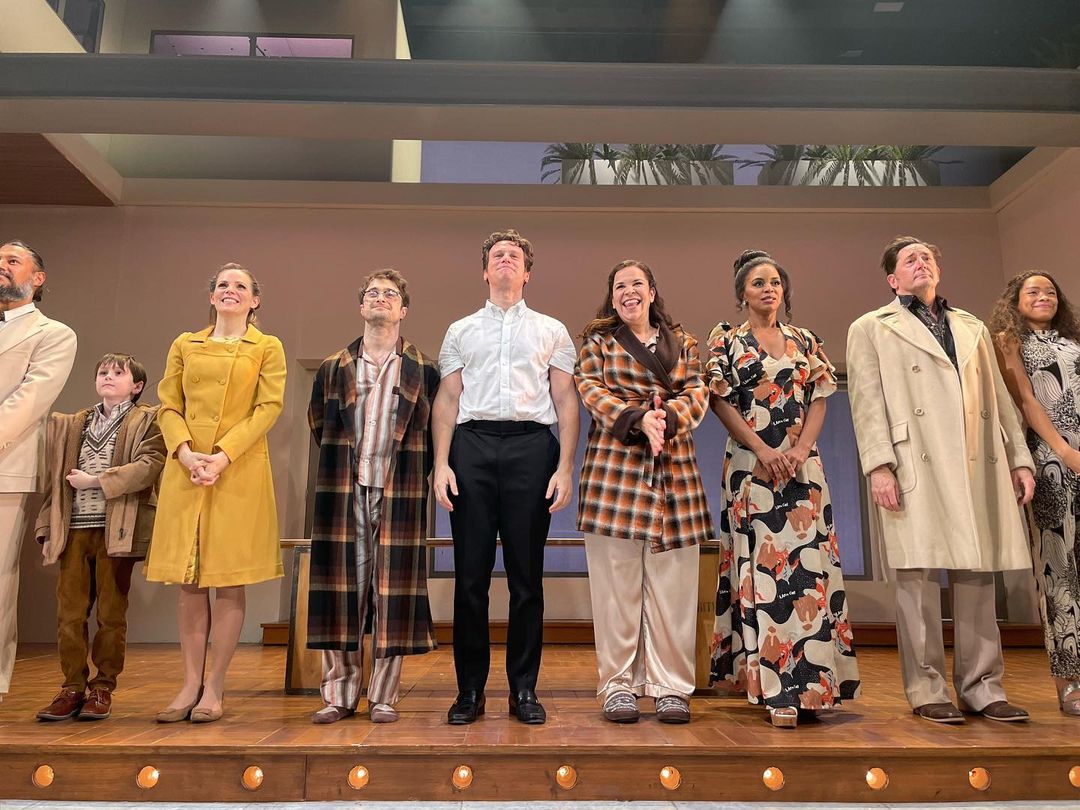 GeminiNotTwin1's tweet photo. Jonathan Groff, Lindsay Mendez, Daniel Radcliffe and cast of Merrily We Roll Along - curtain call January 20, 2023 - #MerrilyWeRollAlong #JonathanGroff #LindsayMendez #DanielRadcliffe #MerrilyNYTW #NewYorkTheatreWorkshop #OffBroadway #Sondheim #Groffsauce #NYTW https://t.co/vFxZKJ2lld