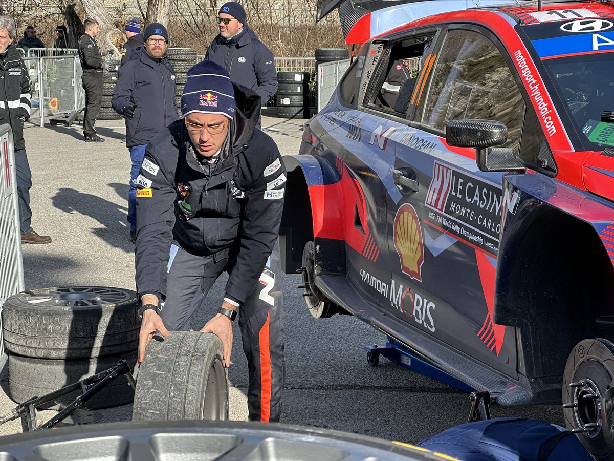 thierryneuville's tweet photo. Tyre Fitting Zone ✔️🛞

Heading now to the afternoon loop which is a re run of the morning stages. 

#WRC #HMSGOfficial #RallyeMonteCarlo https://t.co/bYxaUS8MaP