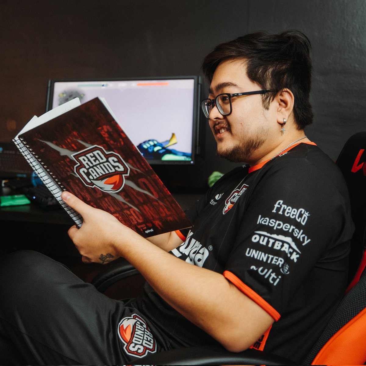 REDCanids's tweet image. Matilha, se liga neste caderno RED Canids brabo que o RND anota as táticas de jogo! Já corre na @kalunga que tem vários modelos da RED Canids lá!

👉 bit.ly/REDVoltaAsAulas 

#GoRED 🐺 #Kalunga