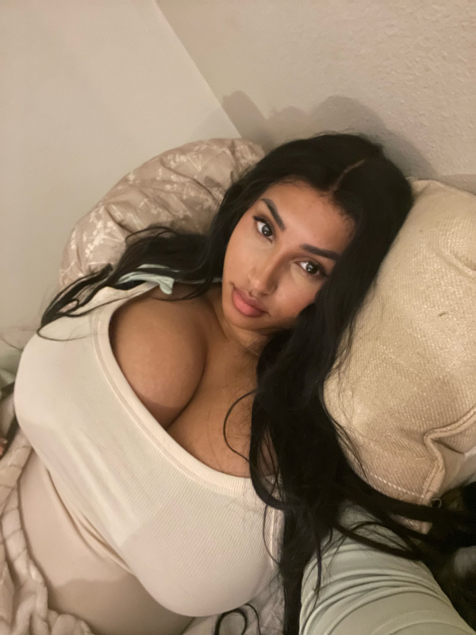 come lay w me https://t.co/4YLWDuHSM2