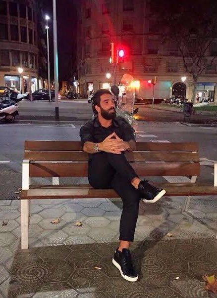 Barcelona’da Arda abimin poz verdiği yerdeyim <a href="/ArdaTuran/">Arda Turan</a>