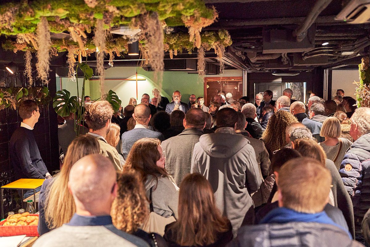 🔵 Convivialité et échanges pour bien démarrer le week-end ! 🙌🏻
⚪️ Ce matin, <a href="/EPhilippe_LH/">Edouard Philippe</a> a participé avec de nombreux adhérents au petit-déjeuner du comité <a href="/HorizonsLeHavre/">Horizons Le Havre</a>, en présence de la ministre <a href="/agnesfirmin/">Agnès Firmin Le Bodo</a> et de <a href="/Flothibaudeau/">Florence Thibaudeau</a>, déléguée municipale.