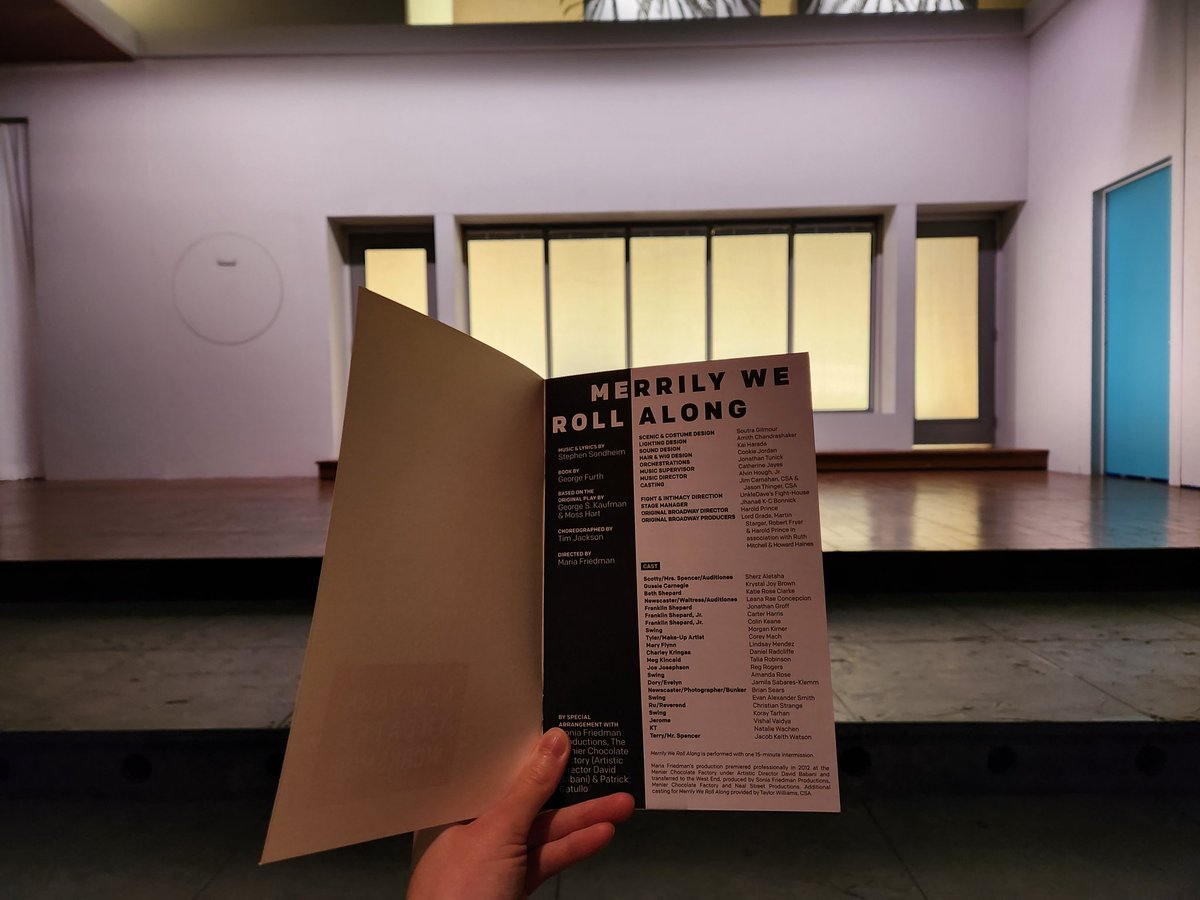 지난주 저는 뉴욕에서 다니엘 래드클리프를 보고왔습니다😇
merrily we roll along이라는 뮤지컬이었고 제일 앞줄 정중앙(!!!)에서 보고 왔어요 정말 행복했습니다😭