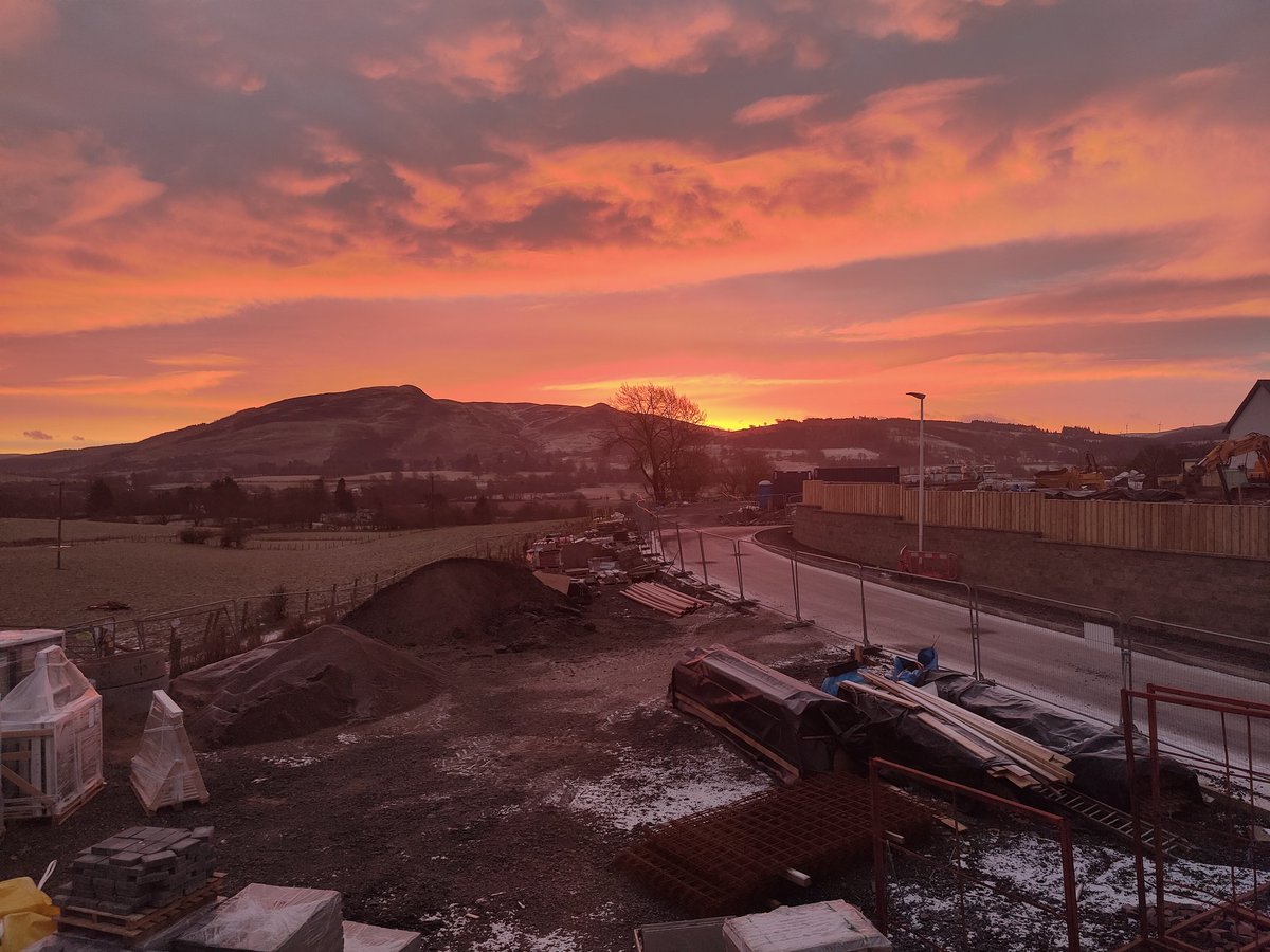 SGConstruct's tweet photo. The sunrise at our Darnley Hill Site.  Beautiful!! https://t.co/ABCgKo0Aw4