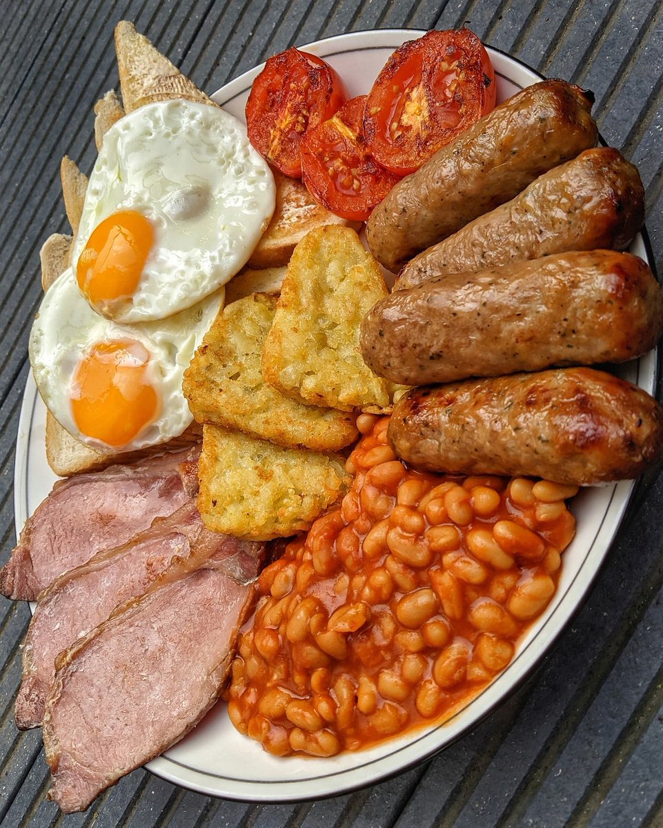 RISE and SHINE and get your day kick started - how about like this from Graham??? 😋
🥚⁠
🥚
📷@gr.eat.food Is this the perfect start to the day? 🍳 
#fryup #saturdaybreakfast #🍳 #friedeggs #hashbrowns #sausages #bacon #weymouth
