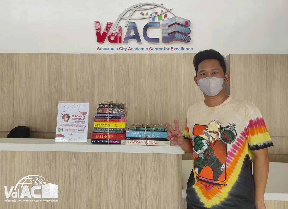 valcitylibrary's tweet photo. Young Adult books!
Salamat po, Sir JV Torio ng Brgy. Karuhatan, sa inyong pagbati at dalang libro para sa kabataang Valenzuelano.
#BirthdayBookDrive #ValACE #ValenzuelaCityLibrary https://t.co/BYPDzU7p3s