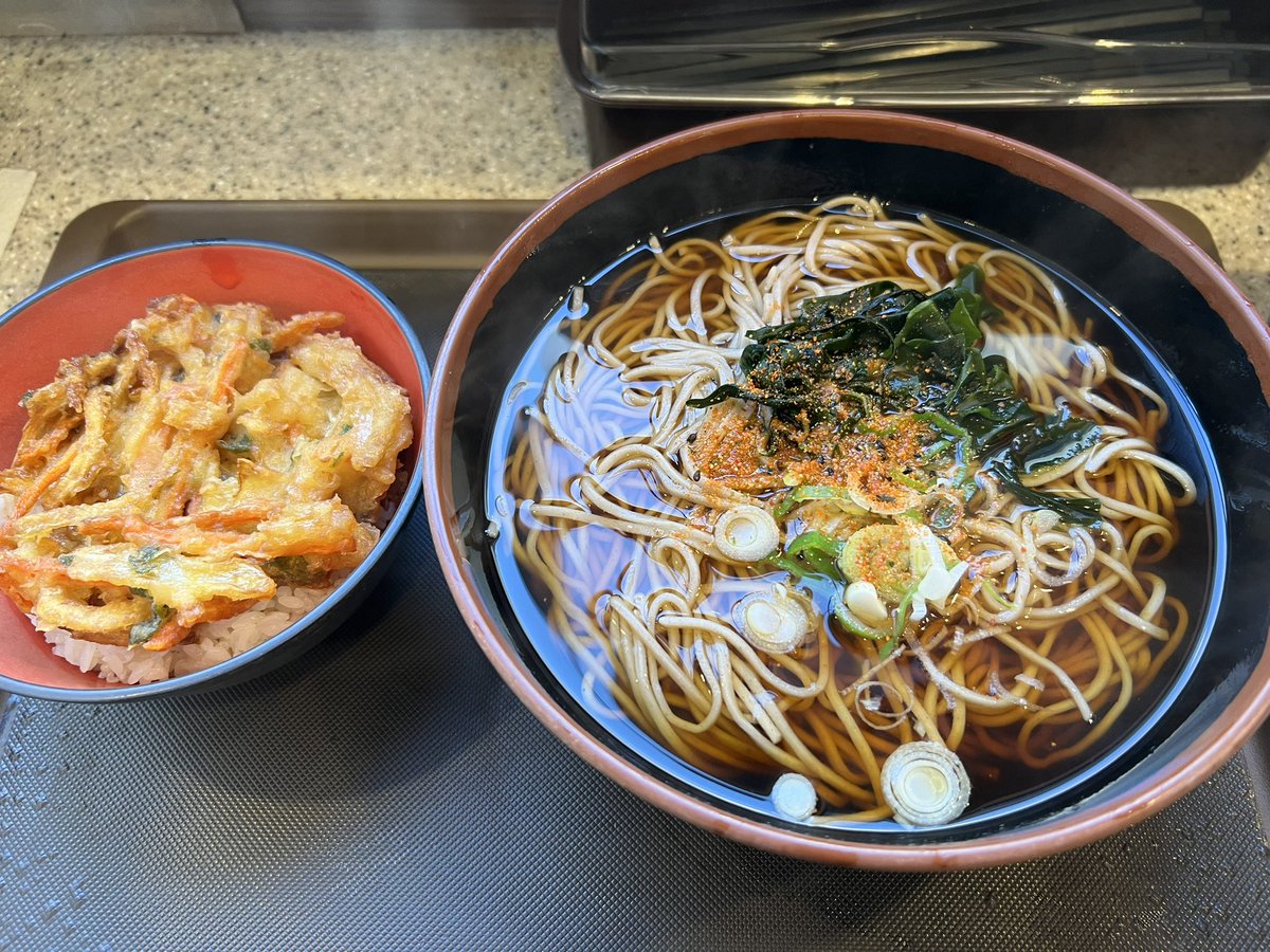 okada_animation's tweet photo. チャリでスタジオ通ってるんだけど、今日はめちゃくちゃ寒かった…。スタジオに着いて自転車置いて速攻で富士そば行った。めちゃくちゃ美味かった…。沁みるぜ…。 https://t.co/Gf0kyDOVyd