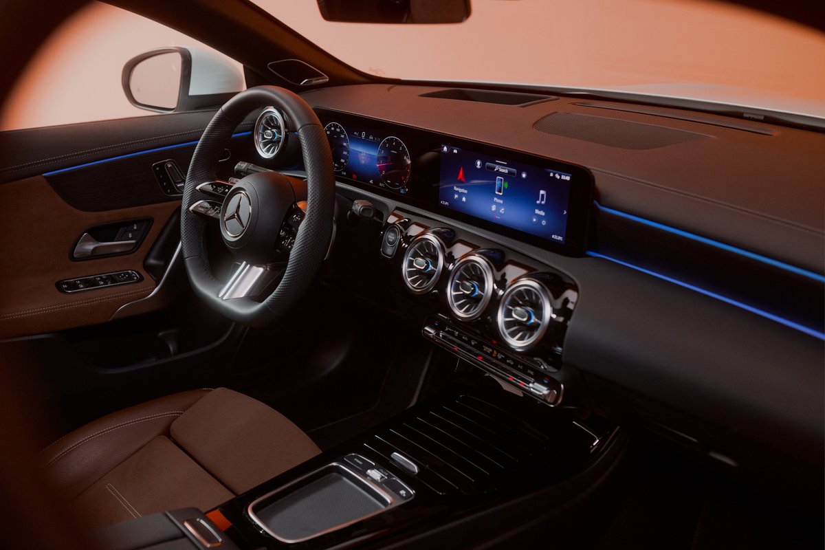 MercedesBenzME's tweet photo. ماذا ينتظركم في سيارة CLA كوبيه الجديدة؟ اسحبوا الشاشة لتروا بأنفسكم.

#MercedesBenzME #ExpressYourDrive #CLA #Coupé #مرسيدس_بنز https://t.co/QeZSiJFKeq