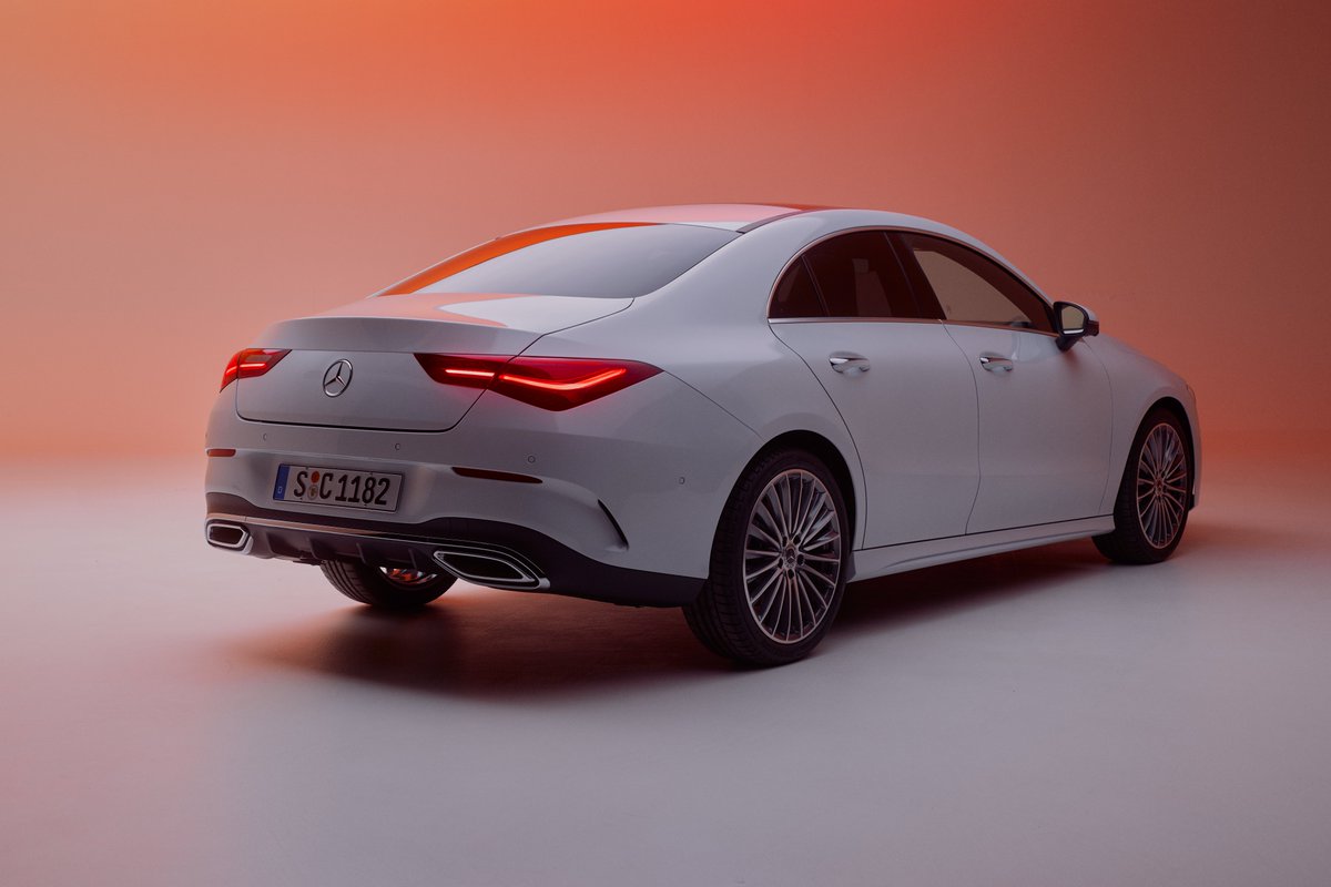 MercedesBenzME's tweet photo. ماذا ينتظركم في سيارة CLA كوبيه الجديدة؟ اسحبوا الشاشة لتروا بأنفسكم.

#MercedesBenzME #ExpressYourDrive #CLA #Coupé #مرسيدس_بنز https://t.co/QeZSiJFKeq