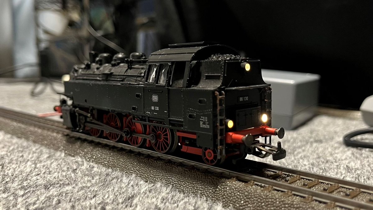 baranban2525's tweet photo. メルクリンのBR86のライトをLED化
テンダー側のライト位置が片寄っているので光具合が違うの何とかしないと
そのうちユーチューブにあげたいな
#メルクリン
#Märklin
#鉄道模型
#HOゲージ
#BR86 https://t.co/Pe9zGXNRLy