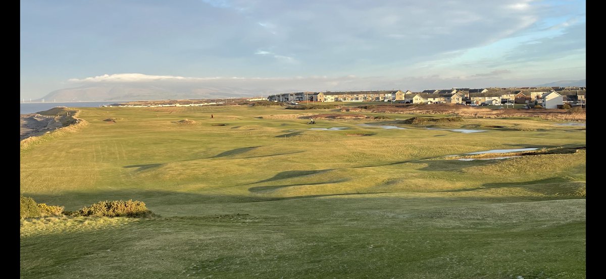 stuwalks70's tweet photo. Crisp morning ⁦@FurnessGC⁩, great way to start the day https://t.co/VH3eAUkWeu