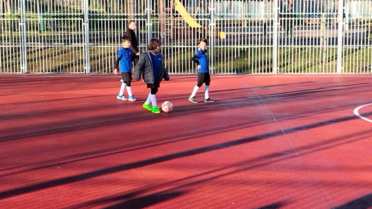 fecdjb's tweet photo. A pesar del frío y de la falta de cambios, nuestros prebenjamines se han dejado la piel, como en cada partido. ¡Ánimo campeones!⚽️⚽️ @fecdjb @colegiosfec https://t.co/1AqrIDgtjU