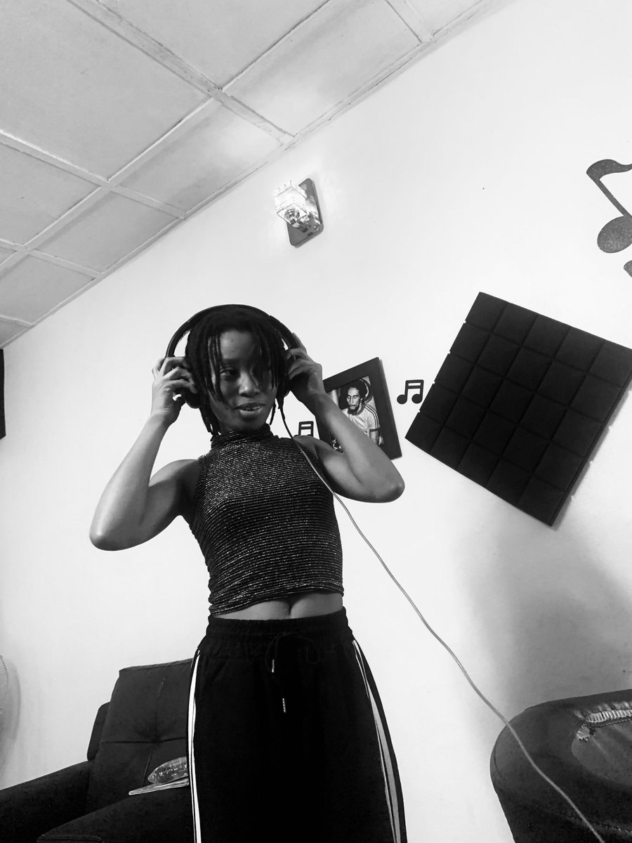 AYHARD's tweet photo. APC go show us shege if dem win ooo
I was at the studio to get some work done yesterday, we arrived at stu’ 11am and couldn’t work till past 5pm
😂😂😂
Light no Dey, Gen sef mess up #PRISONA https://t.co/tvtXD9LiyG