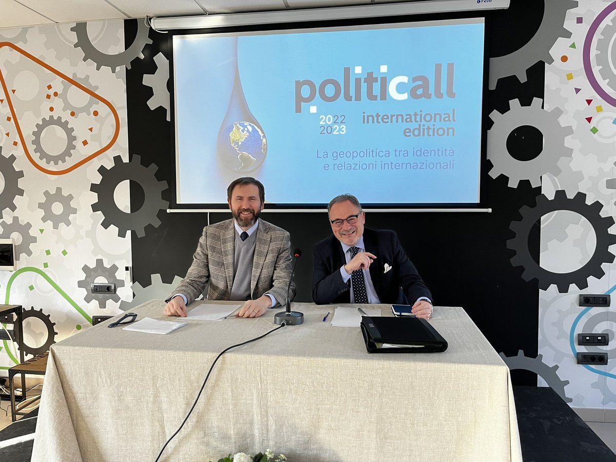 politicallTO's tweet photo. La giornata di oggi inizia con la lezione di Matteo Luigi Napolitano, docente di Storia delle Relazioni Internazionali a @Unimolise. Tema della lezione “𝙇𝙖 𝘾𝙞𝙣𝙖 𝙩𝙧𝙖 𝙜𝙚𝙤𝙥𝙤𝙡𝙞𝙩𝙞𝙘𝙖, 𝙙𝙞𝙥𝙡𝙤𝙢𝙖𝙯𝙞𝙖 𝙚 𝙘𝙖𝙢𝙗𝙞𝙖𝙢𝙚𝙣𝙩𝙤”

#politicall23 #geopolitica #Cina https://t.co/qkqGwegYzg