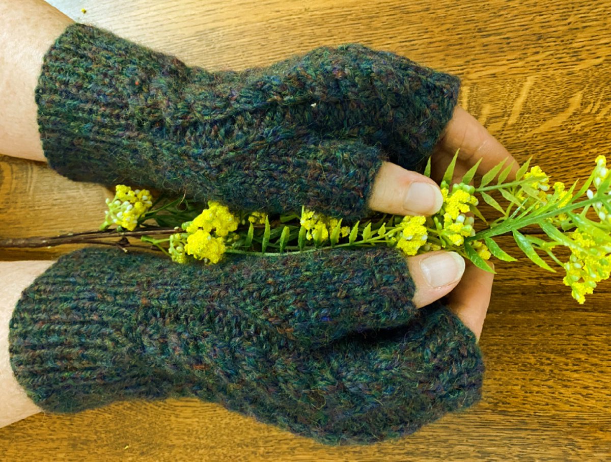 ScotKnitter's tweet image. etsy.com/uk/shop/scotti… - SOLD and off to West Sussex, England on Monday morning! #MHHSBD #firsttmaster #Shetlandwool #scottishknitwearforkidsandgrownups #knitted #SmallBusiness