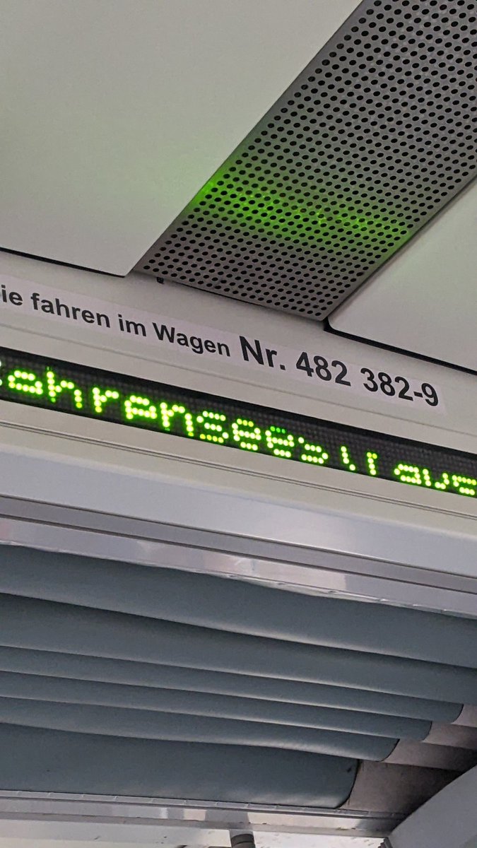 AkiEule's tweet photo. @SBahnBerlin vielleicht kann hier jemand Mal schauen . Schönen Gruß https://t.co/vHrioXPXlH
