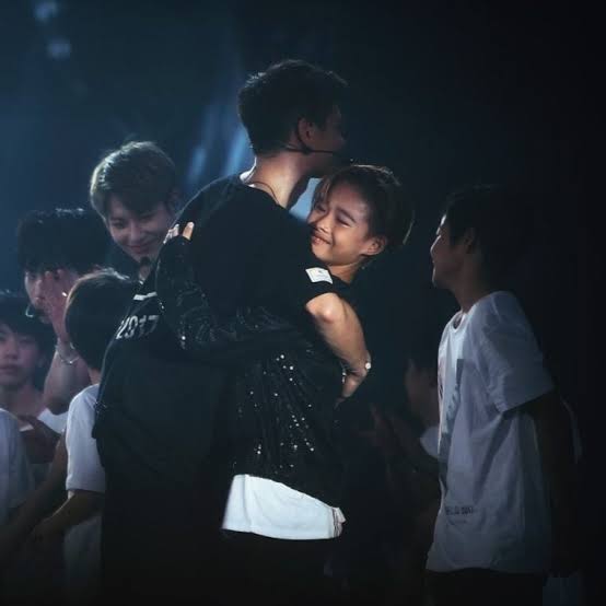 EN_archives's tweet photo. riki w/shinee        ni-ki of enhypen
as a kid dancer   with his 6 hyungs
in kyocera:           in the exact dome: https://t.co/BVXEvw1xMr