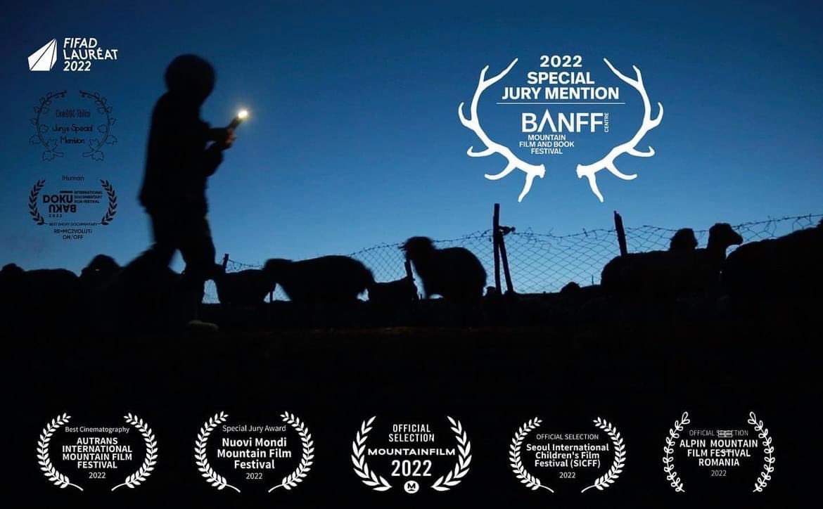 BanffWorldTour's tweet photo. HEY, GUNESH! es otra fantástica historia que nos llega al Banff Centre Mountain Film Festival premiada en la categoría "Special Jury Mention" A continuación os dejamos su sinopsis y trailer. 😃❣️🎥🏔️
#BanffWorldTour #bcmff47 #HeyGunesh #BanffSpain #SomosCine #NomadReels
🧵👇 https://t.co/4gm8tCCFxR