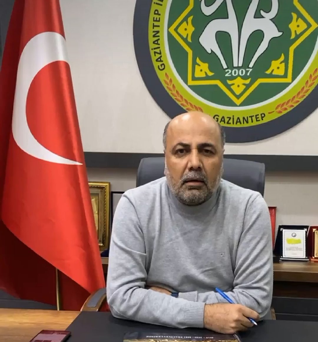 irfandonat's tweet photo. Gaziantep Koyun Keçi Birliği Başkanı Osman Türkman görevden alındı; yerine kayyum atandı

Türkman, hayvancılıktaki sorunları, hataları ve yapılması gerekenleri net şekilde açıklıyordu

Türkman yönetimindeki birlik süt işleme tesisi, güneş paneli, su göleti vs yatırımları yapmıştı https://t.co/BOsSC2G7aA