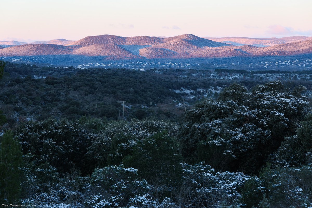 CCChrispic's tweet photo. Réveil légèrement blanc ce 20 janvier sur le #PicSaintLoup et la plaine de Londres, en limite de perturbation. Le massif de la #Seranne est + plâtré. Un peu d'#hiver ! Mais il fait trop froid🥲 (à mon goût, je précise👀)
HQ : https://t.co/6pfiDT8IO9 à 1746 https://t.co/xgQ5nMLtTf