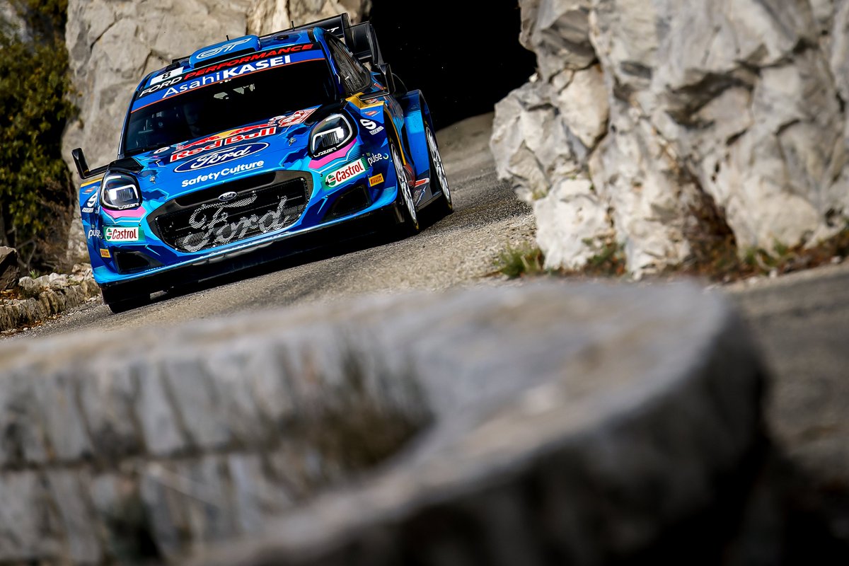 OttTanak's tweet image. ⏱️SS10 Malijai - Puimichel 1:
💭 "I I have no power steering. After 3km it started to go and now it's gone."
1⃣ Ogier 9:27.1
2⃣ Evans +0.4
3⃣ Rovanperä +1.1
...
7⃣ TÄNAK +9.6
#RallyeMonteCarlo #WRC #goOtt