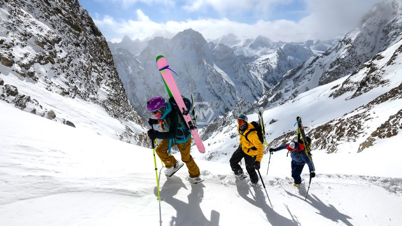 MartinPratheep's tweet photo. Death Rate in Avalanche Raised to 20 Still 8 Missing https://t.co/aSLxLxeKHj
#Avalanche #DeathRateRaised #20Missing #ChineseDistrict #Switzerland @SebGorka @LADeptHealth @InfinityHealth8 @MihrThakar @klobucharmy https://t.co/q56b0BPV2I
