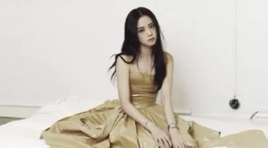 kjssource's tweet photo. KIM JISOO https://t.co/bwEBMCY5Vj