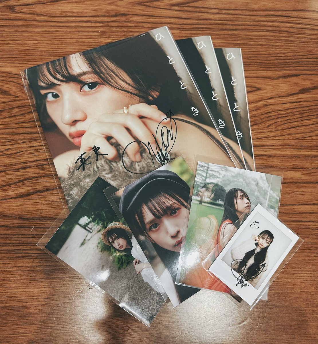 tws_41's tweet photo. やっと写真集が私のもとに〜！！
どのページも可愛すぎるね😌
明後日近江町行くから同じお店で牡蠣食べたいな〜🦪 https://t.co/7SRPpfWIsY