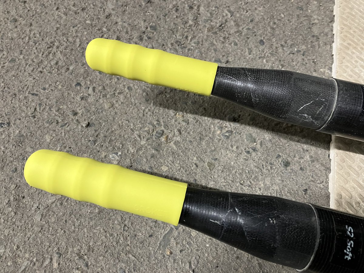 rowinglovers's tweet image. ボロボロになっていたクローカーのグリップを交換してみました！
意外と簡単で交換できることすら知りませんでした、、知ってたら自分が現役の時に交換したのに😂