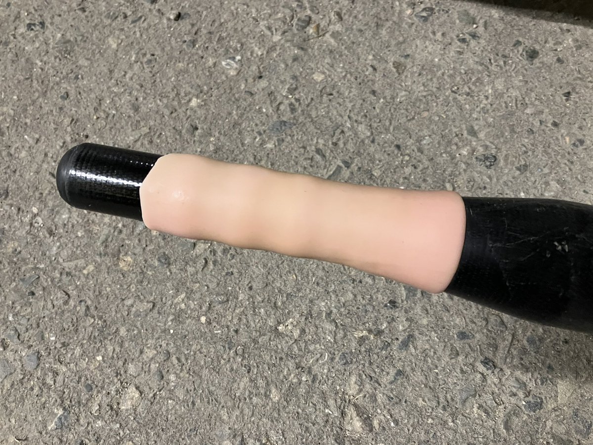 rowinglovers's tweet image. ボロボロになっていたクローカーのグリップを交換してみました！
意外と簡単で交換できることすら知りませんでした、、知ってたら自分が現役の時に交換したのに😂