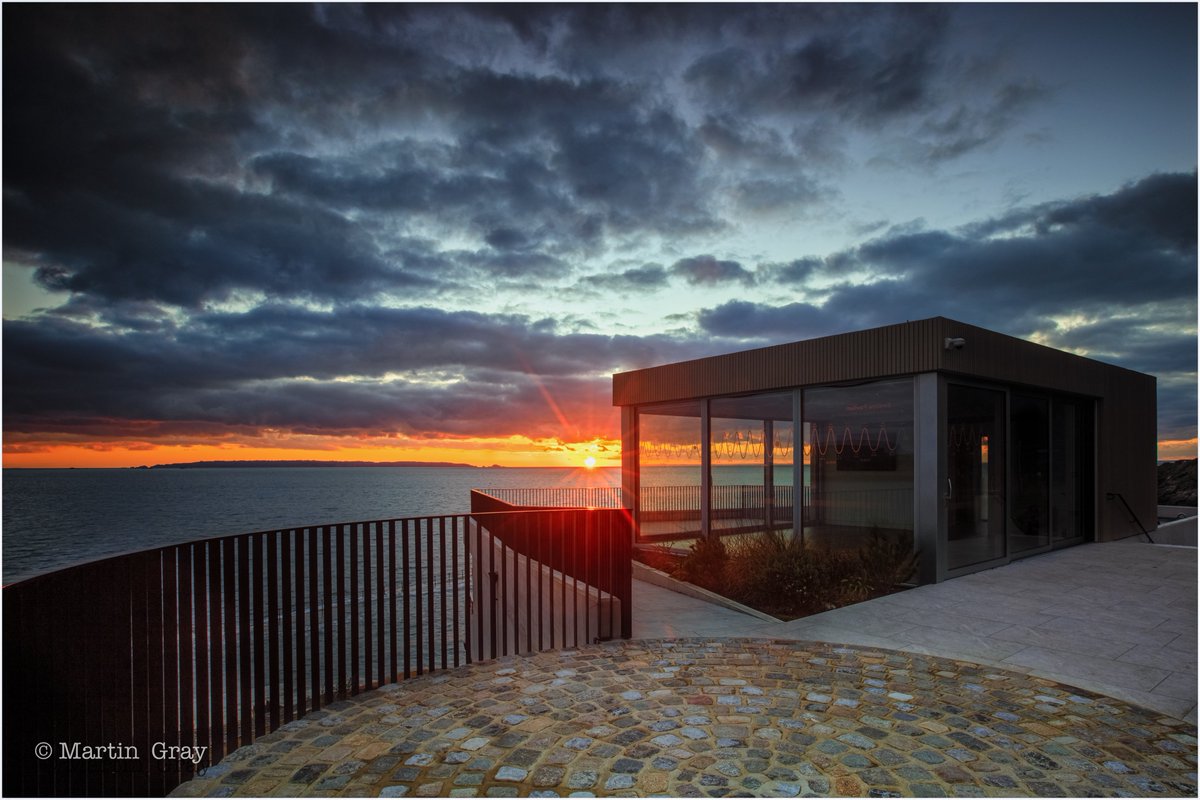 MartinGrayphoto's tweet photo. 'La Vallette Sunrise'... π
I waited for the colour to explode in the clouds but hey!
Can't complain... #loveguernsey
#lavallettebathingpools #lavallette #guernseysunrise #guernseyviews https://t.co/jmBssFhP5m