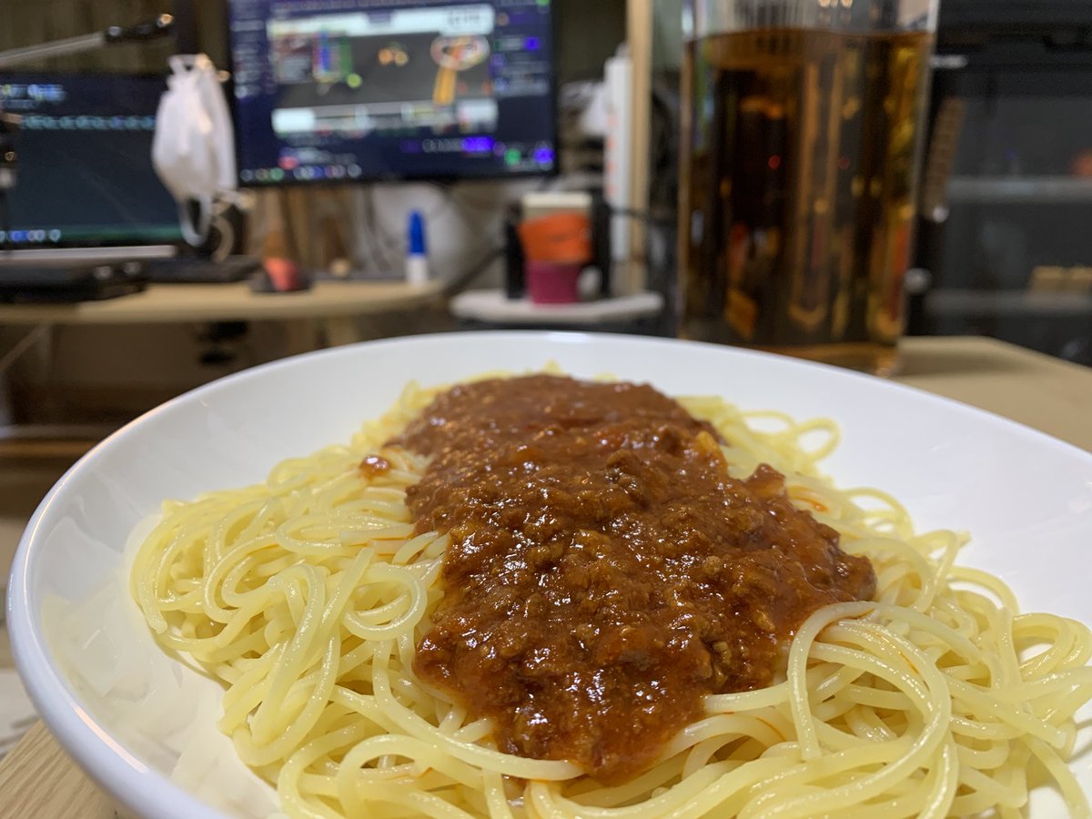 デイトナ24時間を多チャンネルで応援しながらご飯。