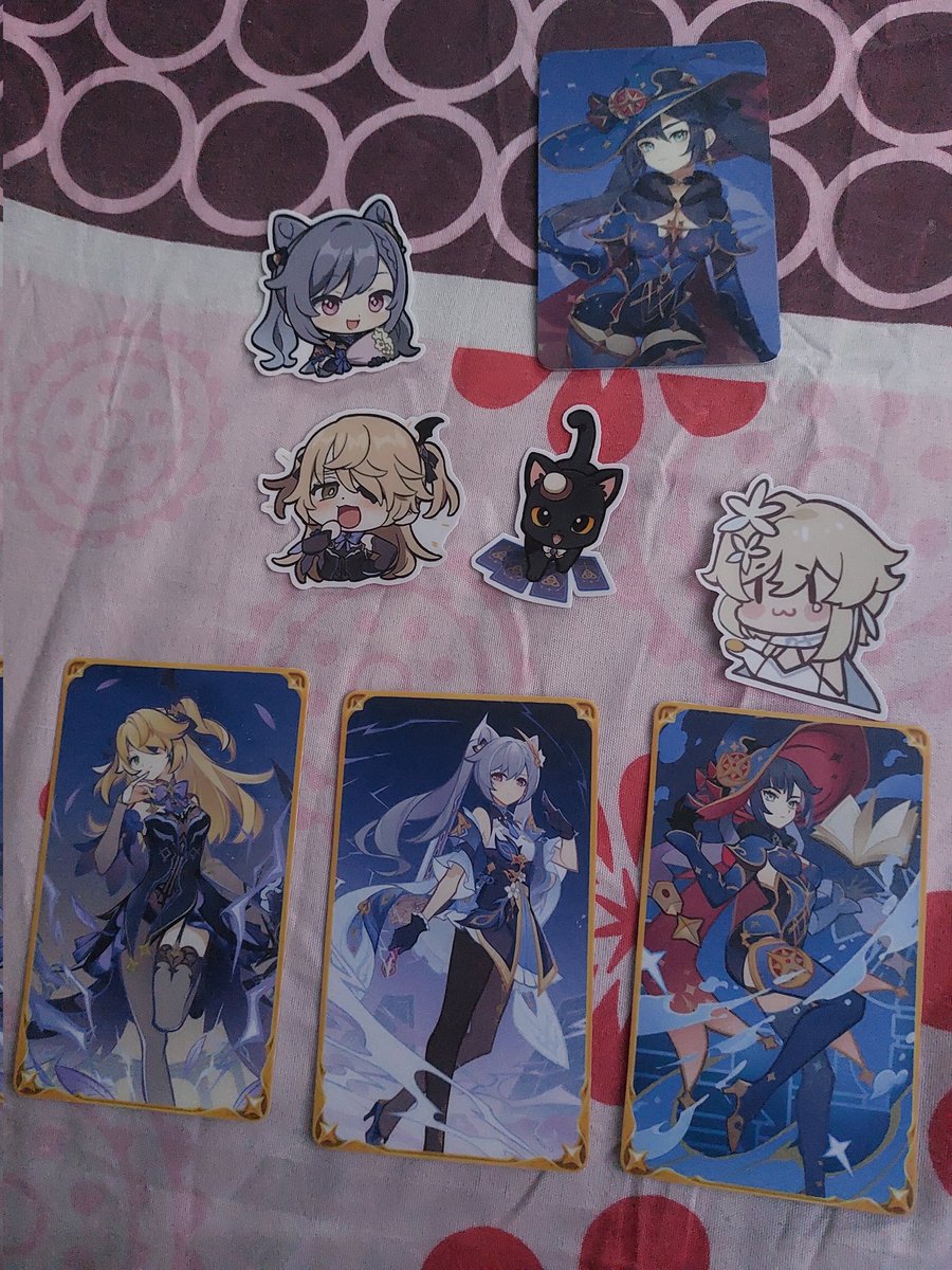 ItsaPaulThing's tweet photo. And bonus goodies! An extra card and stickers! 

Thank you again, Smiley Sky Studio! If you're reading this, awesome job! 👍 https://t.co/KURN1DOwxZ