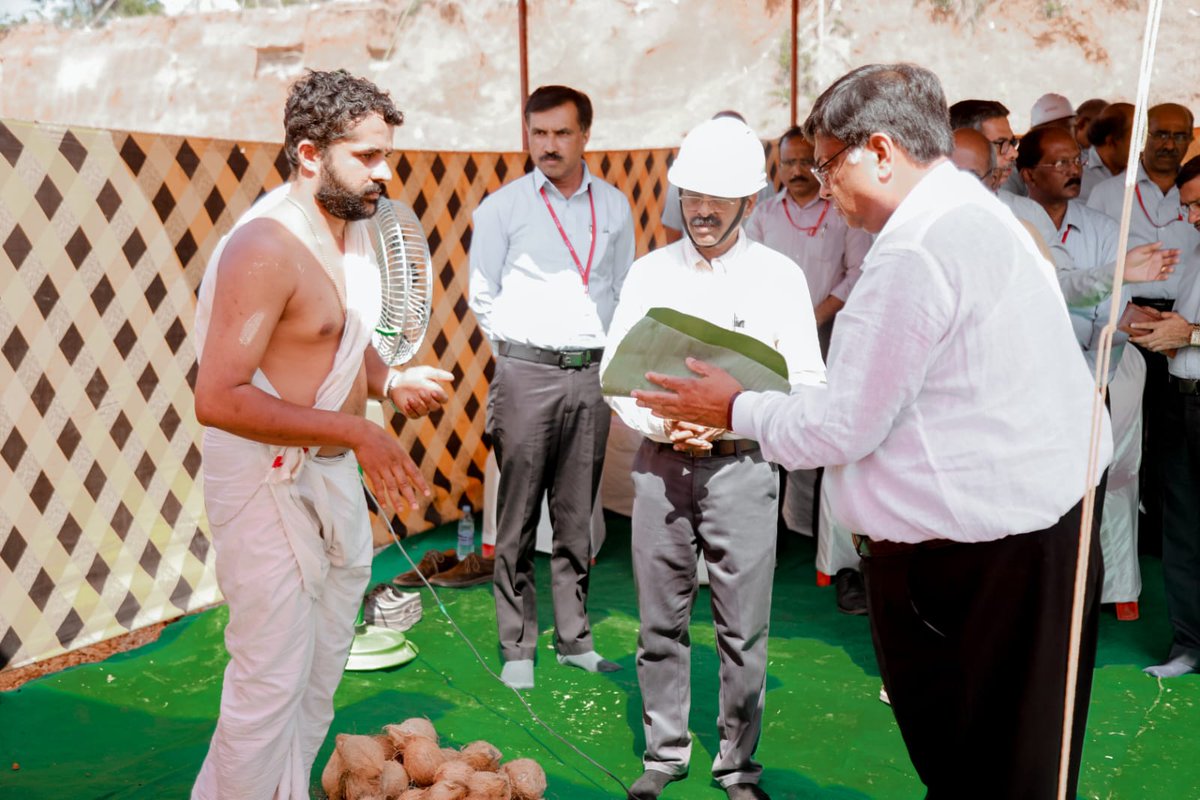 fact_kochi's tweet photo. Bhoomi Pooja for the construction of the main building for the new NP plant at Cochin Division, Ambalamedu https://t.co/mzCxoqget3