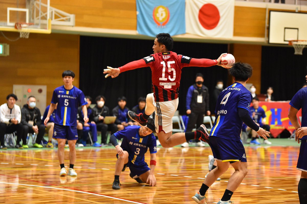 tbkredtornado's tweet photo. 【試合結果】

トヨタ紡織九州 29(10-16.19-12) 28 北陸電力

前半は約束事を徹底できず相手オフェンスを守れずリードを許しましたが、後半はDFでのハードワークから速攻、セットで得点を重ね勝利することができました👏

課題を修正して来週に向けて頑張ります🔥 https://t.co/6Js9PsBW0w