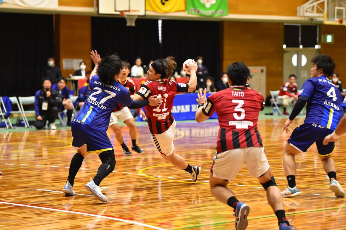 tbkredtornado's tweet photo. 【試合結果】

トヨタ紡織九州 29(10-16.19-12) 28 北陸電力

前半は約束事を徹底できず相手オフェンスを守れずリードを許しましたが、後半はDFでのハードワークから速攻、セットで得点を重ね勝利することができました👏

課題を修正して来週に向けて頑張ります🔥 https://t.co/6Js9PsBW0w