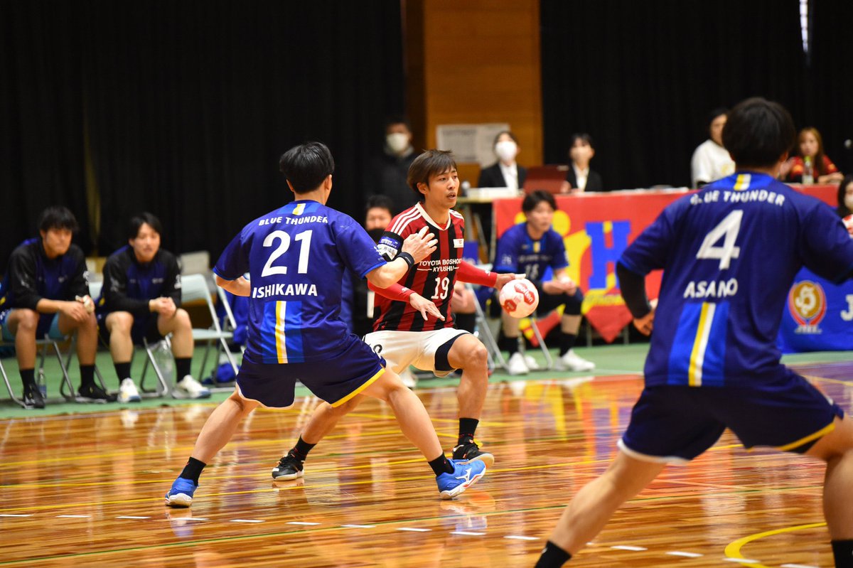 tbkredtornado's tweet photo. 【試合結果】

トヨタ紡織九州 29(10-16.19-12) 28 北陸電力

前半は約束事を徹底できず相手オフェンスを守れずリードを許しましたが、後半はDFでのハードワークから速攻、セットで得点を重ね勝利することができました👏

課題を修正して来週に向けて頑張ります🔥 https://t.co/6Js9PsBW0w