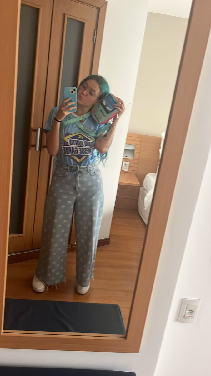 ithuriana's tweet photo. Ontem o lookinho foi esse e hoje já estamos de pé para a final do Stream Battle @BancodoBrasil #TamoJuntoNesseGame #streambattlebb https://t.co/LtGb7WZDTw