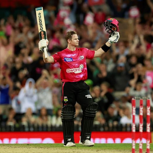 Criklive24C's tweet photo. Another BBL Hundred By Steven Smith 🇦🇺
125 Runs in 66 Balls 🔥
Back To Back BBL Hunderd 👑
#StevenSmith #BBL12 #Sydney #CricketTwitter #Cricket https://t.co/d4nipWqzZ2