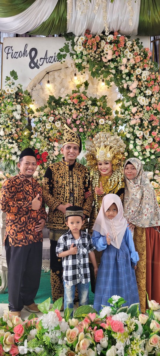 PakGGChannel's tweet image. Semoga menjadi keluarga yang samara ya bunda. #keluarga #nikahan #desa #ekstran